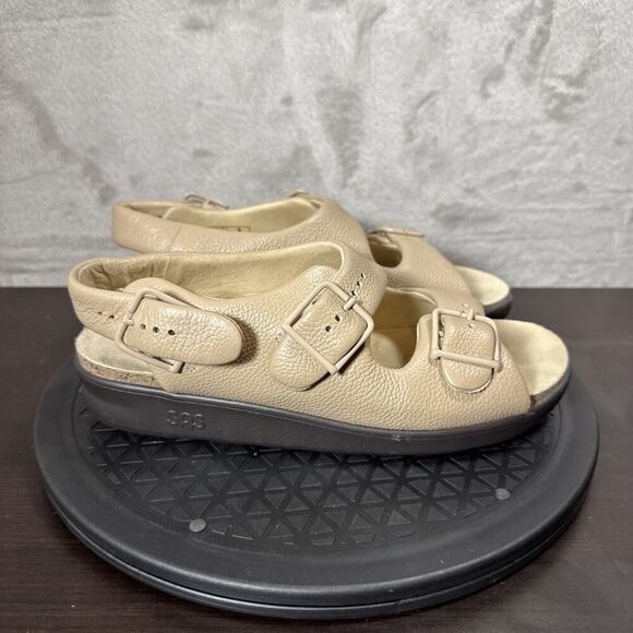 SAS Womens Size 8N Relaxed Beige Leather Flats Sandals Comfortable Orthopedic - Picture 1 of 10